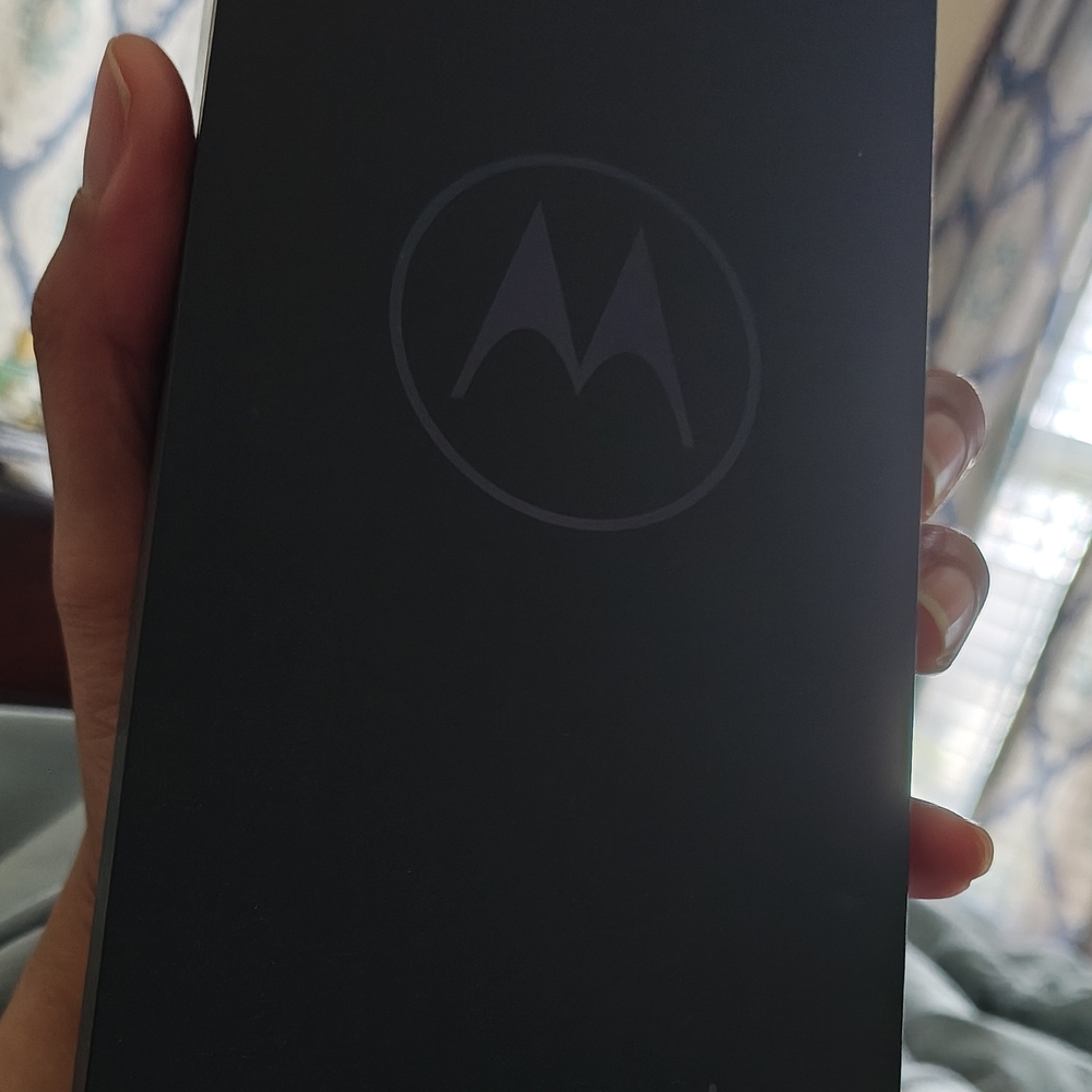 Motorola Razr + (Pantone)